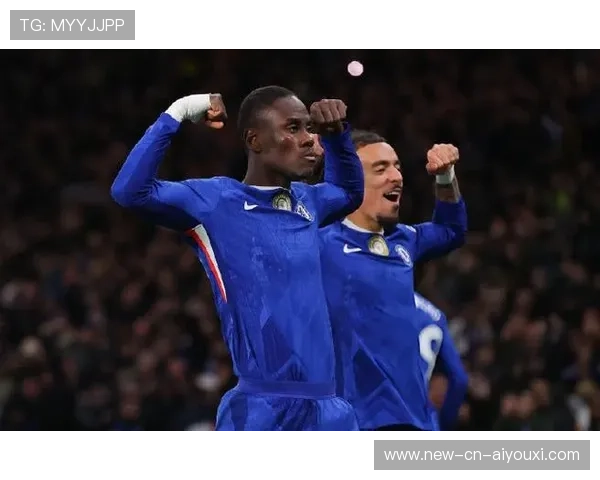 切尔西查洛巴头球冲顶极具压制力，技艺超群的防线之宝